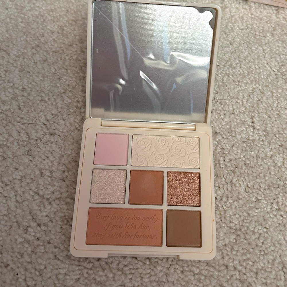 douyin makeup! 2 eyeshadow palettes + eyeshadow glitter + eyeliner - Picture 3 of 8